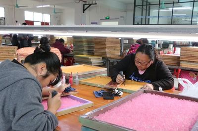 荔波扶貧車間里的“致富玩具” 工人月入破萬，小產品撬動大幸福